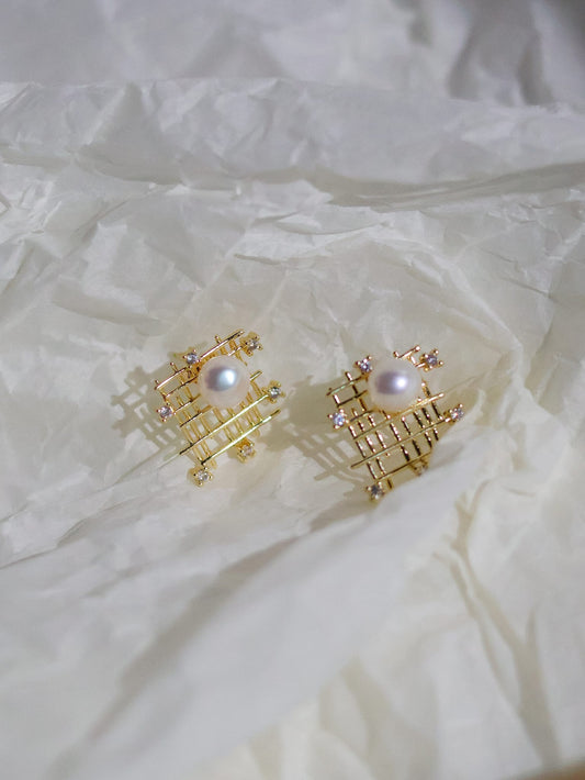 Knitted Design Pearl Earring
