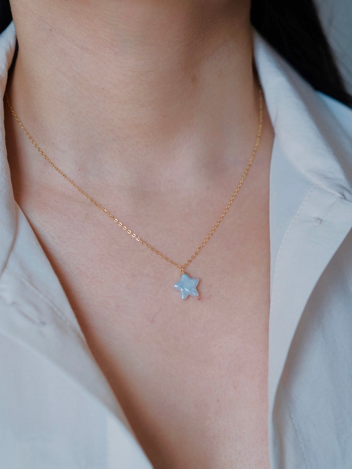 Curiosity - Opalescent Star Pearl Pendant Necklace， Dainty Celestial Minimalist Jewelry