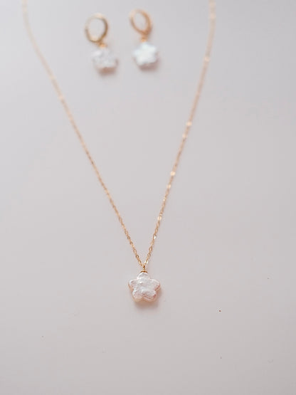 Curiosity - Iridescent Flower Pearl Pendant Necklace, Dainty Minimalist, Jewelry