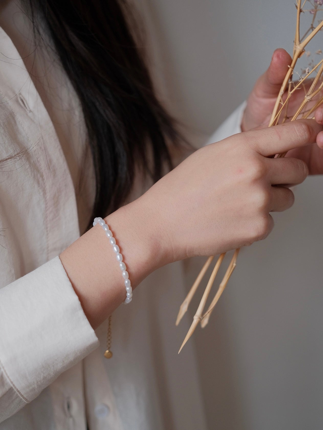 Curiosity - Classic Oval Freshwater Pearl Bracelet, Dainty Minimalist Jewelry