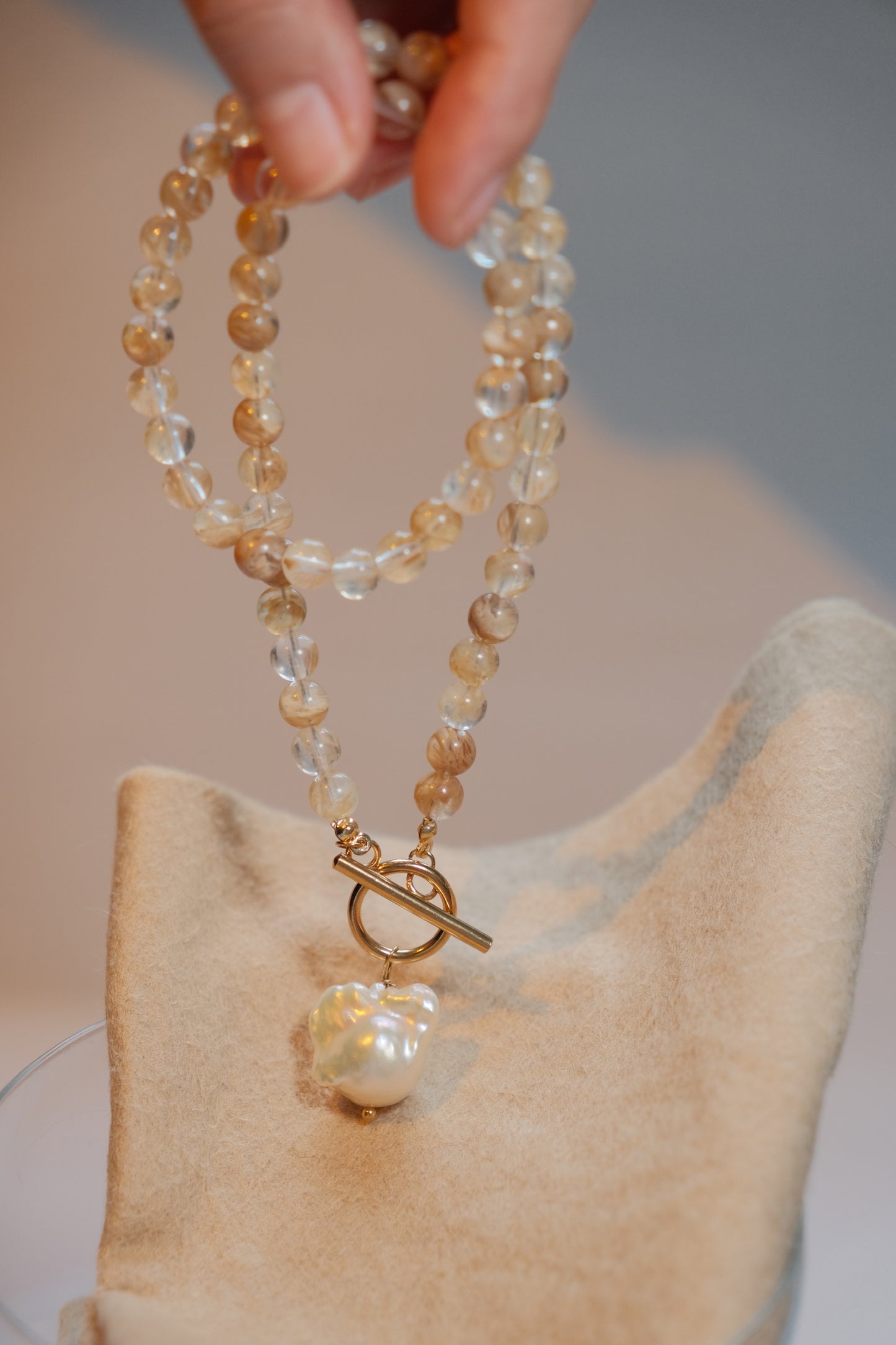 Agalmatolite necklace with Baroque pearl pendant