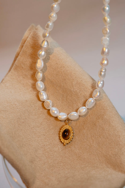 Vintage style tigerite pendant fresh water pearl necklace