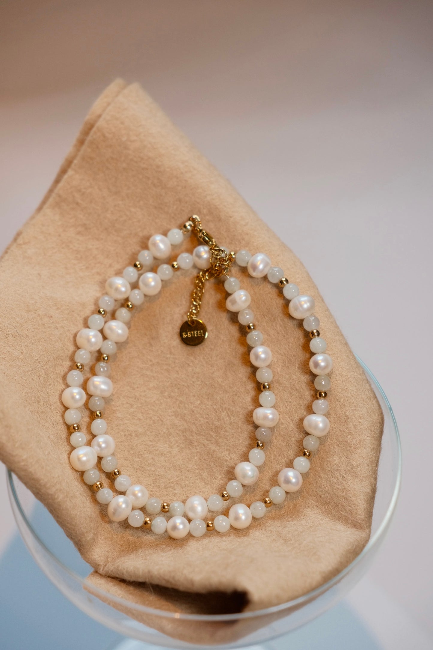 Jade and pearl necklace with a feeling of tranquility and gentleness