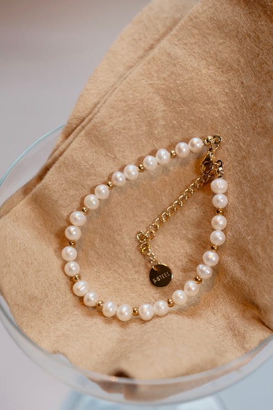 Basic fresh water pearl bracelet, perfect matching with all seasons