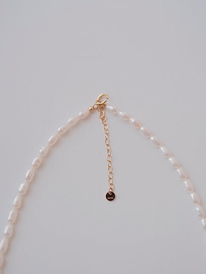 Curiosity - Classic Oval Freshwater Pearl Choker Necklace, Minimalist Jewelry