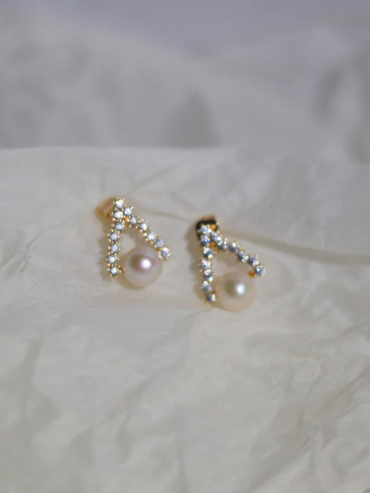 Triangle Zircon Pearl Earring